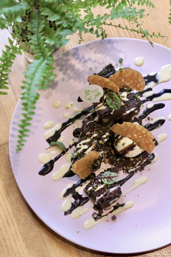 森林小徑文心店享受美食